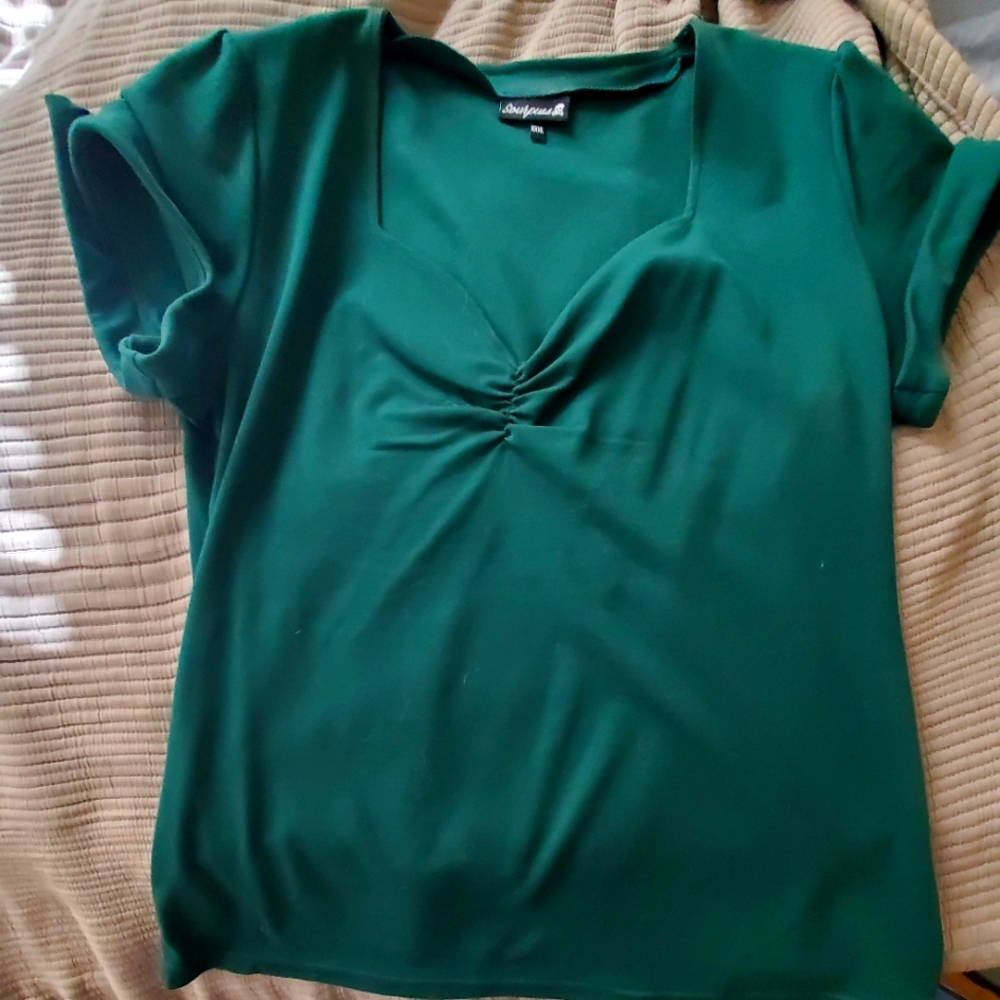Sourpuss sweetheart forest green top.